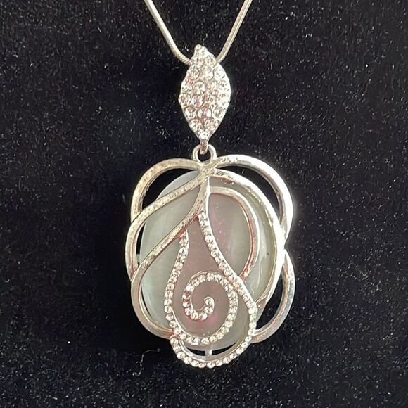 FASHION NECKLACE | Silk Stone Pendant | Silver Toned 27-inch Box Chain - Picture 2 of 3